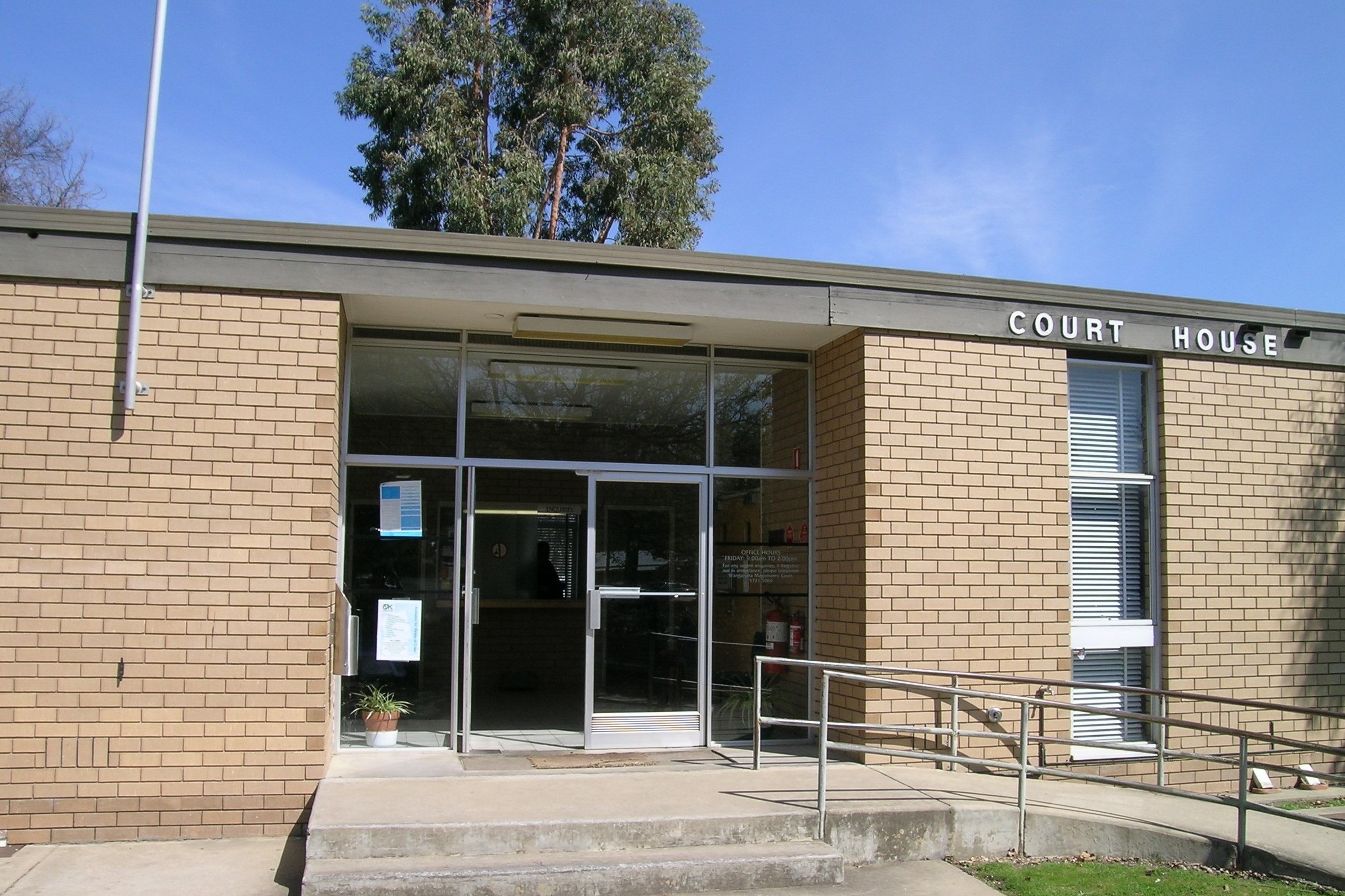Outside view of Myrtleford Magistrates' Court