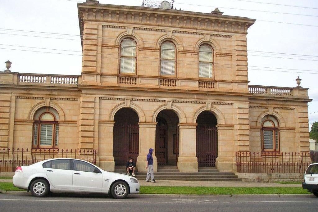 Outside view of Stawell Magistrates' Court